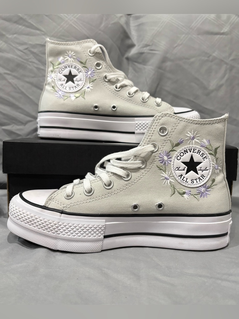 Converse Chuck Taylor AllStar Lift Platform HighTop Embroidered Floral 6.5 Women